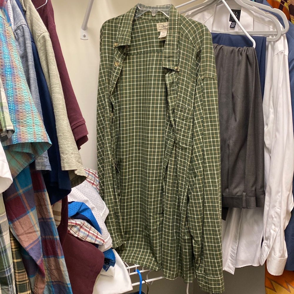 Men’s XL Green Plaid Flannel Long Sleeved Button Up Dress Shirt